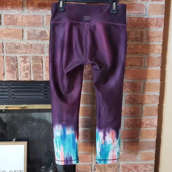 Calia by Carrie Underwood Essential Printed Capri Leggings in Gothic Plum - Picture 4 of 5